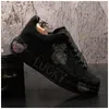 Chaussures en cuir nouvelle plate-forme plate en strass de mode Hommes broderie robe mocassin