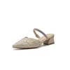 2022 여름 뉴 여자 신발 두꺼운 발 뒤꿈치 캐릭터 뾰족한 리니 논 장식용 샌들 여성 착용 슬리퍼 G220525