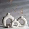 Vilead Black Circular Hollow Ceramic Vase Donuts Nordic Flower Pot 홈 장식 액세서리 사무실 거실 인테리어 장식 220526
