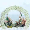 Personalizza varie forme Decorazione di nozze Porta ad arco con fiori di ciliegio bianco per oggetti di scena citati su strada sullo sfondo di una festa