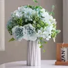 ホワイトバラの造花高品質シルクブーケホーム結婚式の装飾のプラスチック偽の花のテーブルの中心ピース配置g220423