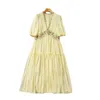 Lato Sukienka z krótkim rękawem V Yellow Color Szyfonowe plisowane panelowe guziki Mid-Calf Eleganckie sukienki 22Q042326