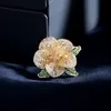 Ontwerper vrouwen broche dame pins pak broches voor vrouw mode kleurrijke 3a zirkoon vintage elegante luxe corsage jurk Koreaanse Camellia Pin