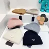 Zimowa czapka klasyczne litery drukowane dzianinowe czapki dla męskich kobiet wełniane czapki moda odwrócony trójkąt unisex ciepła czapka czaszka casquette