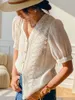 Kvinnors blusar skjortor Jastie 2022 Summer Lace Patchwork White Women Elegant Short Sleeve Y Neck Floral Embroidery Fashion Women