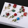 Stili diversi Bellissima Collezione di spille da fiore di rose per donne Lady Elegant Flower Pin Design Party Gift Valentine Day