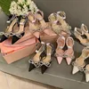 Mode skor heeled sandaler lyxiga designers satin bow kväll slingback pumpar kristall embellishments rhinestone party skor spool bi