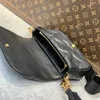 Väskor Designer Explosion Kvinnor plånbok på rem bubblegram M81398 axelväska broderad quiltad kalvläder mikrofiber foder magnetisk stängningsräknare