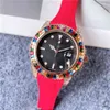 Reloj Uxury Watch Date Luxury ES Wrist Designer Rainbow Bean Adhesive Tape har olika stilar och modetrender