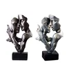 Hars Standbeeld Nordic Retro Paar Kissing Home Decor Beeldjes Gouden Romantische Sculptuur Woonkamer Decoratie Ornamenten 220406