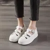 Sandały dla kobiet płaskie białe buty 2022 Kobieta pompuje rzymską elegancką imprezową platformę platformę skórzane bez piaskowania. 602176858