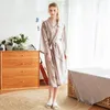 Женская ночь бренд большой размер ночной халат пижамы для женщин весна ледяной шелковый шелковый сексуальный чистый цвет длинный стиль дома досуг ход утро