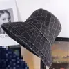 Kadın moda tasarımcısı için büyük ağzına kadar kova şapkaları Fisher Sunhat Açık Tatil Kız Kapakları Beanes Lüks Kova Şapkası G Casquette