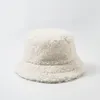 ワイドブリム帽子テディラムフェイクファーバケツハット女性のための暖かい冬の厚いベルベットキャップレディボブパナマアウトドア豪華な漁師ハットワイドプロ