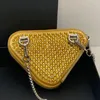 Design artigianale pesante pieno di diamanti Triangolo Mini Borsa a tracolla diagonale con catena hardware multifunzionale di nuova moda da donna