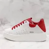 Designer kvinna sko läder snörning upp män modeplattform överdimensionerade sneakers vita svarta män kvinnor lyx sammet mocka casual skor med låda nr11