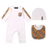 Ny sommarmode brittisk stil nyfödda babykläder unisex bomull pläd ränder nyfödda baby pojke flickor rompers hatt haklappar set y226054595