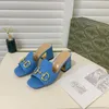 Designer Womens Sandals Pantoufles OP13 Plate-forme de luxe brodée avec des chaussures en cuir de caoutchouc imprimé Jelly pour talons hauts pour femmes 35-41