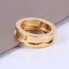 Projektant wiosennych pierścieni High End Pierścienie ceramiczne klasyczne pierścienie modowe luksusowy tytan stal 18k złoty pierścień świąteczne walentynki projektanta biżuterii Prezent biżuterii