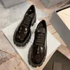 Prad ShoesPrad Top Scarpe firmate Mocassini da donna Sneakers con plateau in gomma Pantofola in pelle nera lucida Sneaker robusta con testa tonda Scarpe con fondo spesso F38R KZJI