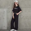 Mode Summer Kids 5 6 7 8 9 10 11 12 år gamla Loose Girls Clothing Set Sweatshirt T Shirt Vest Wide Leg Pants 220620