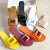 Damtofflor Slides Flats Sexiga Sandaler Sommar Lyx Designers Högklackat läder Sandal Mode Bröllopsklänning Skor NO315