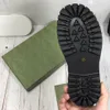 Womens Slip on Sandal Rubber är i sig länkade 90 -talet och lägger till en retro touch till den senaste samlingen som dessa sandaler är utformade med ett utskärningslogo -mönster sandaler