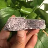 Objets décoratifs Figurines 180-200g Vente en gros Tranche de cristal de lépidolite naturelle Pierres de roche mère Ziyun brutes Spécimen lumineux Violet M