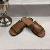 Designer Men Slifors Sanals Izmir Italia Mens Sandalo Dritti taglio bordi Epsom Wardrobe di pelle di pelle essenziale pezzo essenziale iconico tagliato a bordo