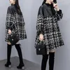 Autumn e inverno tamanho grande mangas de lanterna solta Pu costura de tweed casaco de lã xadrez feminino de comprimento médio phyl22