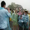 2021 100pcs descartáveis ​​pe -chuva poncho roupas de chuva viajar chuva chowl use presentes de cores mistas