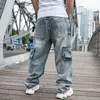 Pantaloni Fashion Tide Hip Hop Jeans a gamba larga oversize Pantaloni larghi in denim da skate larghi Pantaloni multitasche blu chiaro da uomo