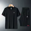 ポリエステルスリムセットパッチワーク印刷された男性夏の刺繍服トラックスーツ半袖Tシャツスポーツウェア2ピース220617