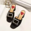 Classic List Block Heel Black Sandals Designer High Heels Slajdy Czerwona Guma Dolna Otwórz Toe Połowa Kapcie Duży Rozmiar 35-41-42