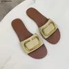Big V Metal Buckle Femmes Sandals Designer Slippers Summer Womens Place Place Place Sandale Luxury Mesticules Cool Slides Chaussures