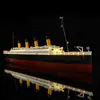 Het licht van Titanic Large Cruise Boat Ship Steamship Building Bicks RC Music Model Compatibel met 10294 9090pcs Movie Education Toys Children Gifts