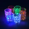 Decorazione per feste Accendi LED Tazza luminosa Lampeggiante automatico Tazze per bere Birra Whisky che cambia colore per forniture per bar Club Festa