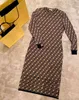 Kadınlar için Tasarımcı Elbiseler Moda Elbise Tam Harf Klasik Vintage Örgü Elbise Lüks Kazak Hırka De Malha Kısa Kollu Uzun Kollu 5 Çeşit