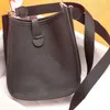 Women Women Women Crossbody Bags Designers مصممين مجموعة متنوعة من حقيبة يد جلدية رائعة ذات ألوان رائعة.