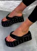 Chanclas de verano para mujer, chanclas de plataforma de Color sólido con remaches, chanclas de tacón alto, zapatos de mujer, sandalias informales de moda para el hogar 220708