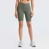 L14 Pantaloncini sportivi nudi Leggings fitness femminile Vita alta Sollevamento dell'anca Corsa Yoga Tasche laterali corte Collant Quick Dry Gym Sportswea5863155