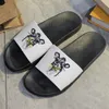 Slippers Cartoon Beach Open Toe Home Home Slies Slies جميلة بقرة جميلة ترتدي إكليلًا من الزهور