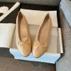 Damer casual skor platt mode rund huvud läder båge ess tofflor väska balett skor storlek 35-41 med låda