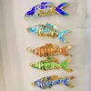 10pcs 5cmエナメルスイングkoi魚キーリングキーチェーンボックス付きキーチェーン鮮やかな金魚チャームキーチェーンキーチェーン