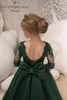 2022 Green Flower Girl Dresses Jewel Neck Ball Gown Spets Appliques Pärlor med Bow Kids Girls Pageant Dress Sweep Train Födelsedagsklänningar BC0233 C0526C1