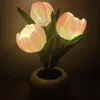 Bordslampor Led Tulip Blomkruka Lampa Rosa Rumsdekor Simulering Keramisk Atmosfär Nattljus Hemdekorativa prydnader Bord