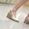 Sandalen elegante vrouwen pompen schoenen zoete casual wig zomers rug banden mode puntige teen zwart witte dames 220427