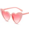 Lunettes de soleil Personnalité Fashion Love Heart Femmes Brand Designer Cat Cat Eye Sun Suns Pink Blanc Black Femme Femme Shopping Eyewear6858578