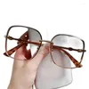Óculos de sol designer de moda quadrado mulher retro vintage gradiente óculos de sol feminino lente clara preto branco de solsunglasses8217417