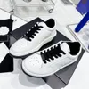 Modeskodesigner kvinnor Läder Sneakers Sneakers Färgmatchning Vit Svart Platt sula Dam Klassiska Lyxiga Casual Skor